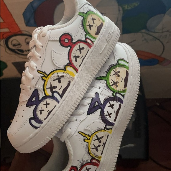 Nike Kids Custom Teletubbies Sneakers Youth size 1 - Picture 1 of 4